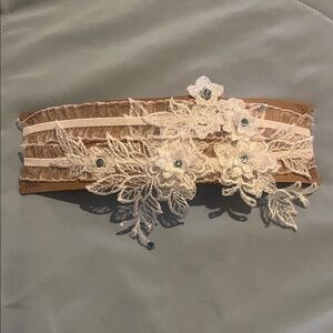 Elegant White Floral Lace Wedding Garter